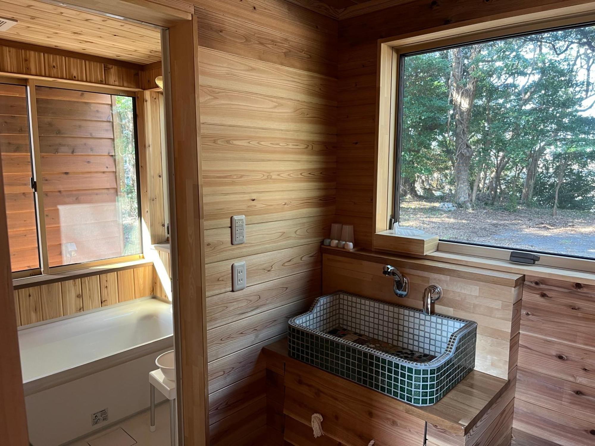 Holiday home 歴史ある鹿島神宮の森の中にひっそりと佇むログハウス